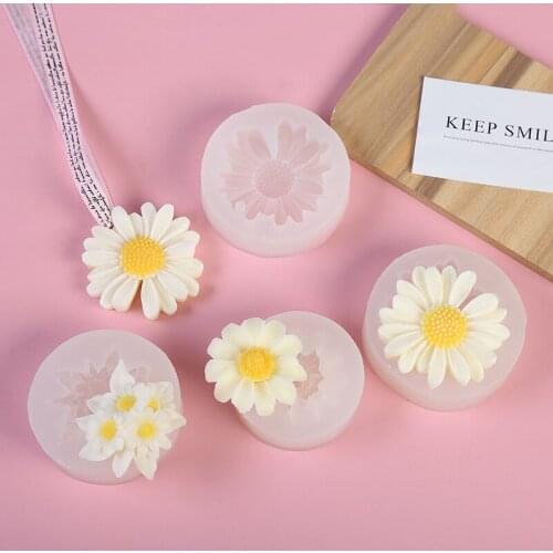 Little Daisy Collection Silicone Plaster Scented Candle Mold DIY Car Air Conditioning Outlet Wardrobe Perfume Clip Epoxy Resin