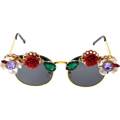 Vintage Women Red Rose Flower Baroque Vintage Sunglasses High Quality Cat Eye Fashion Trend Big Frame Crystals Sun Gasses