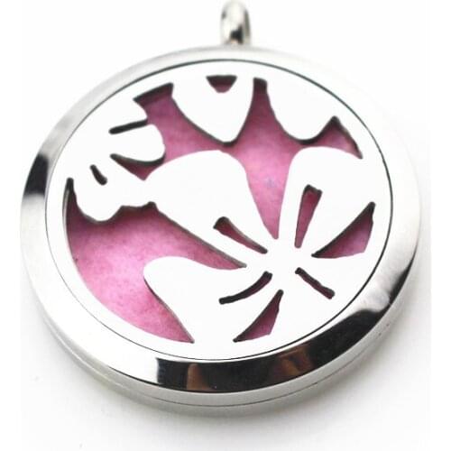 30mm Stainless Steel Clover Design Aroma Therapy Aromatherapy Essential Oil Diffuser Necklace Locket Pendant Jewelry