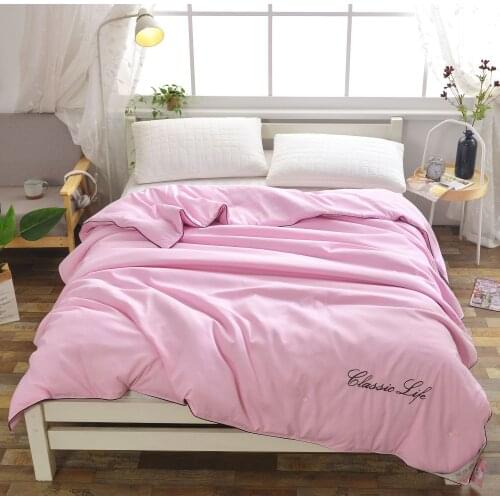 New Silk Solid Color Cool In Summer Air Conditioning Quilt Comfortable Breathable Soft Embroidered Summer Quilting Thin Core