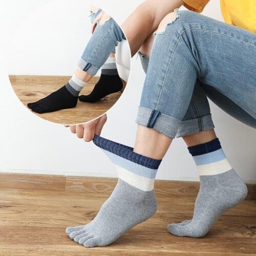 Autumn Winter Men Retro Five-finger Socks Thick Tube Comfortable Cotton Sweat-absorbent and Deodorant Socks MKC012