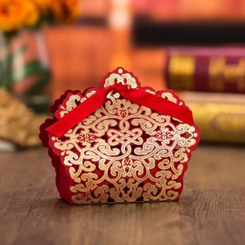 50Pcs/set Red Heart Laser Cut Hollow Carriage Favors Gifts Candy Boxes With Ribbon Baby Shower Wedding Party Supplies