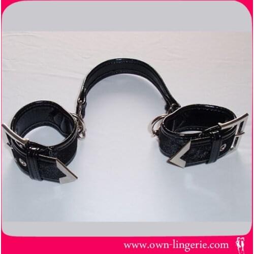 Free shipping the best real leather delicate restraint handcuffs sex toy adult products sexy costumes