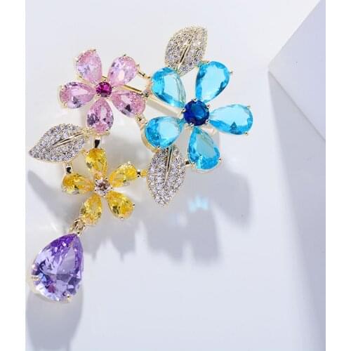 Shinning Luxury Cubic Zirconia Flower Brooches and Pins for Women Fashion Jewelry Crystal Banquet Waterdrop Brooch New Year Gift
