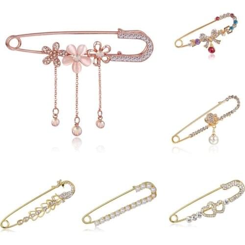 Big Size Pendant Charm Hijab Pins for Women Peacock Swan Butterfly Animal Pearl Bow Brooch for Women Jewelry Accessories Fashion