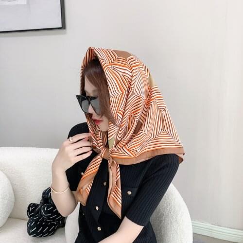 New 90 * 90cm luxury Design Scarf Lady Shawl Printed Silk Felt Headscarf Scarf Lady Headscarf Square Scarf Lady Wrap Scarf 2021