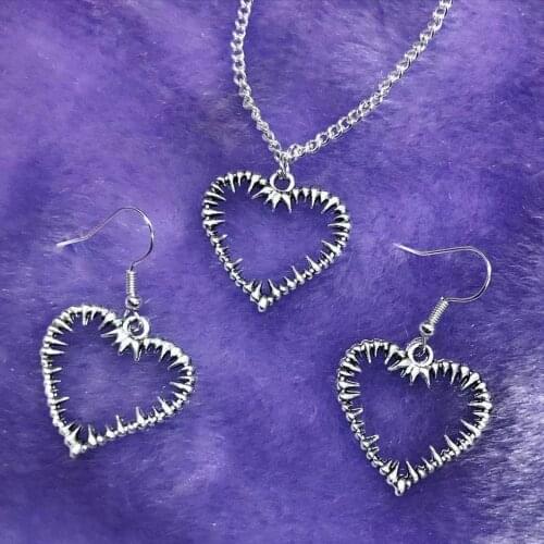Vintage Antique Silver Thorns Peach Heart Shape Pendant Necklaces Fashion Hip Hop Jewelry Y2K Women Girls Gift Party Punk New