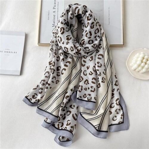 2021 Leopard Print Cotton Scarf Women Hijab Shawl Wrap Design Pashmina Beach Stoles Foulard Female Autumn and Winter Bufanda