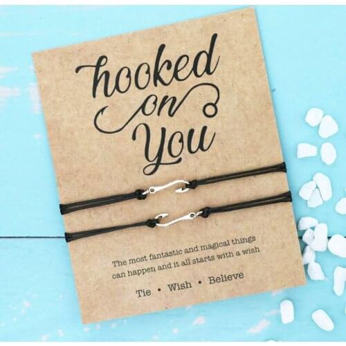 2pcs/Set Hooked on You Wish Bracelets Hook Charm Friendship Wish Card Bracelets for Women Men Red Rope Friendship Bracelet Gift
