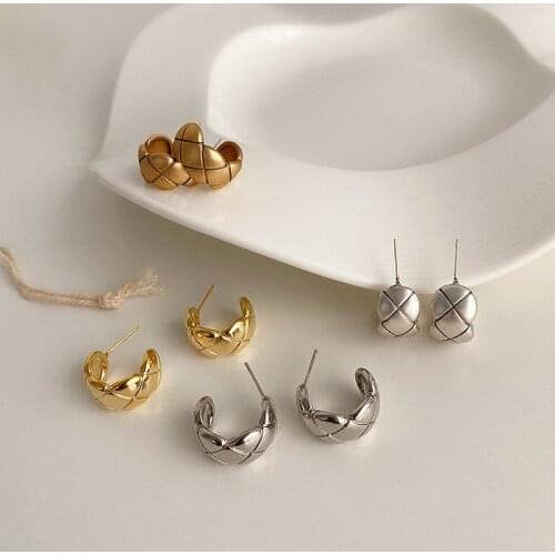 Vintage Distressed Plaid C Shape Earrings for Women Gold Silver Color Alloy Circle Geometric Open Hoop Earrings Minimalist Gift