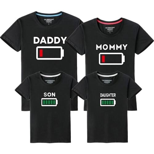 Family Matching Clothes T-shirt Look Matching Outfit Funny Battery Clothes Dad Mom Boy Girl T-shirt Mommy and Me Clothes Tshirt