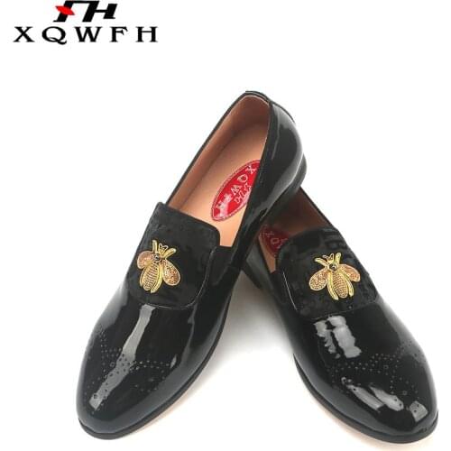 XQWFH New Fashion Leather Gentleman Stress Shoes Men Business Driving Shoes Handmade Embroidery Bees Loafers Plus size 5.5-13.5