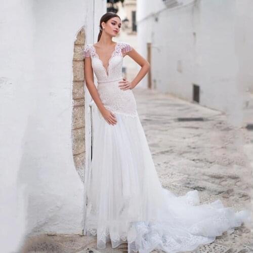 Latest Charming Mermaid Wedding Dresses Lace Short Sleeves Wedding Gowns Illusion Buttons Back Bridal Dress Court Train Applique