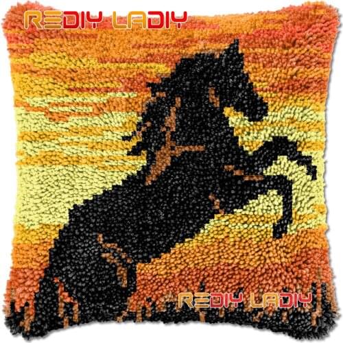 Latch Hook Cushion Sunset Horse DIY Needlepoint Kits Chunky Acrylic Yarn Arts Crocheting Lofty Pillow Case Hobby & Crafts
