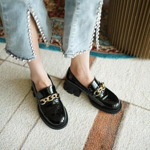 Osunlina Woman Pumps New Round Toe Patent Leather Metal Chain Design Comfortable 5.5cm High Square Heels Handmade Slip On Shoes