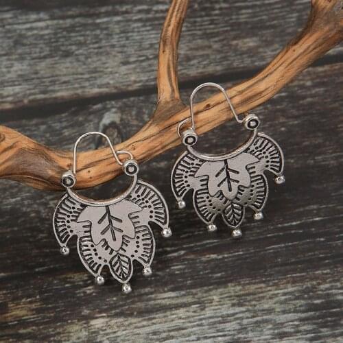 New European and American Retro Maple Leaf Round Bead Ear Hooks Personality Exaggerated Leaf Double Earrings for Women Wholesale