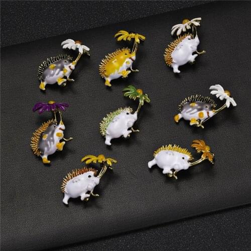 Cute Hedgehog Brooch Fashion Daisy Brooches For Women Animal Jewelry Funny Winter Design High Quality New 2021