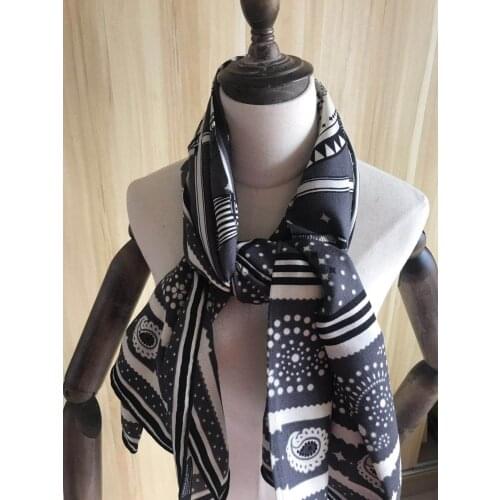 2020 new arrival autumn winter classic horse design 140*140 cm animal scarf 65% cashmere 35% silk scarf wrap for women lady girl