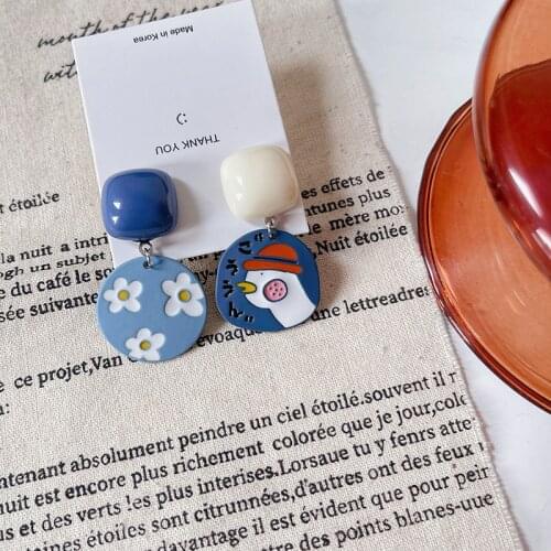 YAOLOGE New Blue Asymmetry Flower Duck Earrings For Women White Acrylic Drop Earring 2021 Trend Gift Fashion Jewelry Oorbellen