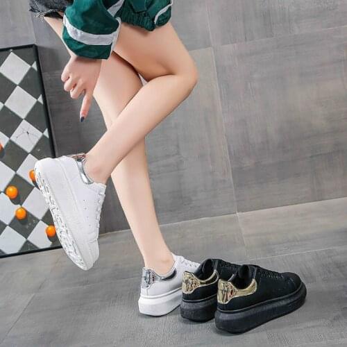 2020 small white shoes womens thick-soled increase net celebrity with couples tide, comfortable and versatile