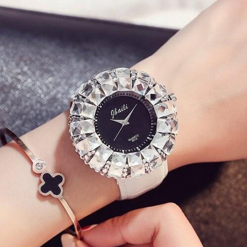 Womans Dress Watches Luxo Diamond Case Student Wristwatch Girls Gift White Clock Fashion Business Bayan Saats Relogios Suicos
