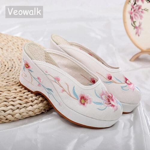 Veowalk 7cm Wedges Women Cotton Fabric Mules Slippers Summer Comfortable Soft Slip On Platform Shoes Ladies Embroidered Shoes