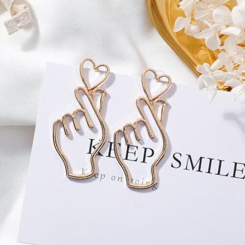 New Hollow Metal Finger Heart Drop Earrings for Women European Korean Fashion Statement Jewelry Accessories Brincos 5B3041