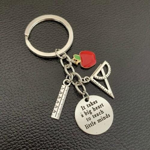 1 Pcs Teacher Keychains with Red Apple It Takes A Big Heart To Teach Little Minds Keyring Key Ring Jewelry for Teachers Day Gift