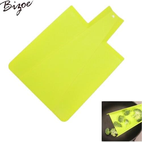 Plastic Cutting Board 9.75-inch x 8.75-inch Chopping Board Kitchen Prep Mat with Non-Slip Feet 3.5-inch Handle , Green