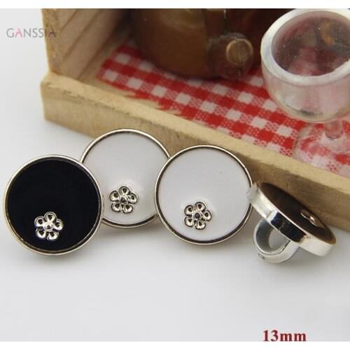 30pcs/lot 13mm Cute little flower shirt buttons Black / White round shank button Garment sewing accessories (ss-7620)