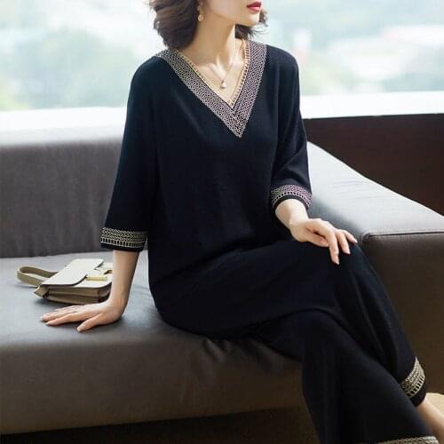 Middle-aged Lady Embroidery Suits Women Spring Autumn Elegant Pant Suit Set Female V-neck Tops + Trousers Two Piece Set 4XL H201