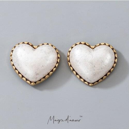 Wholesale New 2021 Heart Shape Vintage Antique Gold Plating Stud Earrings Party Outfitters