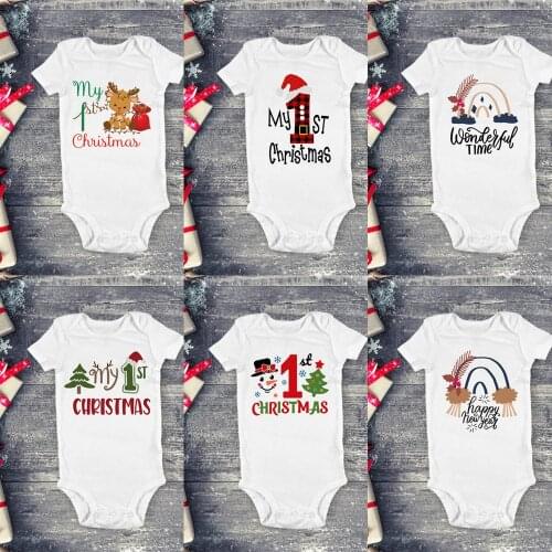Merry Christmas Baby Shirt New Baby Gift Pregnancy Announcement Baby Bodysuit Gender Neutral Cute Rainbow Ropa