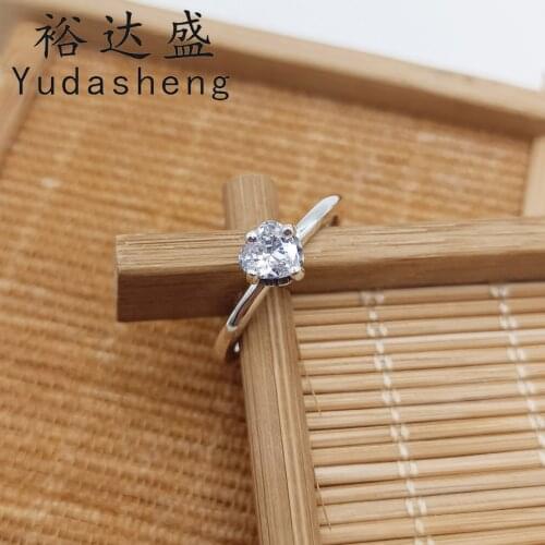 Valentines Day Clear Heart Solitaire Ring Is A Symbol of Vows and Promises Suitable for Gifts To Lovers