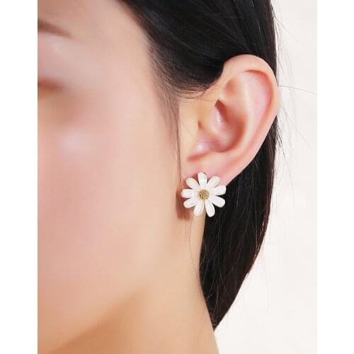 Trendy White Daisy Sunflower stud Earrings For Women Cute Sweet Flower Korean Style Womens Earring Female Jewelry Gift Party