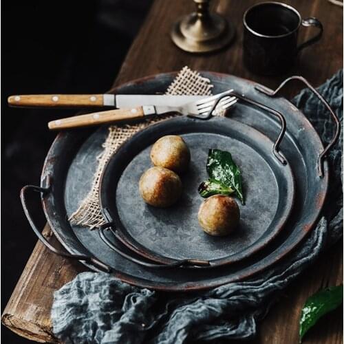 European Retro Metal Plate With Handles Handicraft Round Vintage Iron Bread Tray Home Decoration Kitchen Restaurant Baking Tools