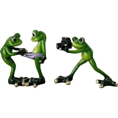Funny Travelling Frog Figure Resin Indoorsman Frog Statue House Decoration Craft Animal Collection Ornament Present Accessories