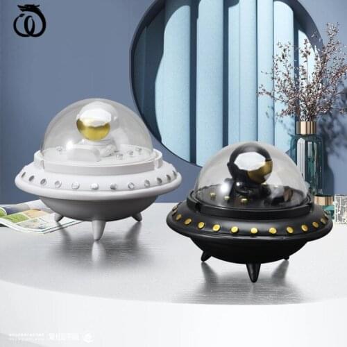 WU CHEN LONG Nordic Ideas Astronaut Art Sculpture Spaceman Statue Ashtray Resin Craft Coffee Table Home Decorations Gift R6530