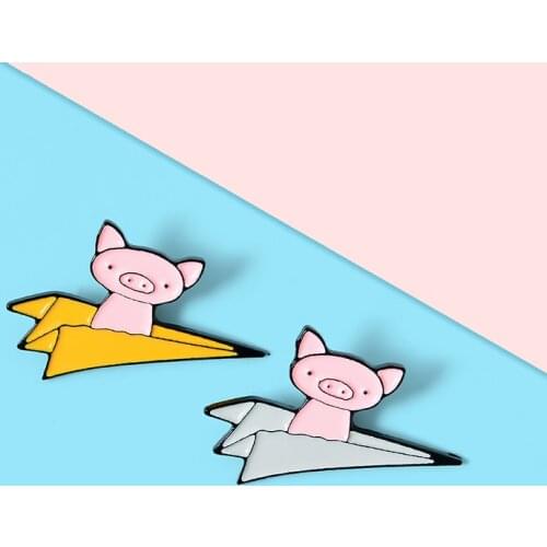 Paper airplane piggy Enamel Lapel Pins Cute Animals Brooches Badges Fashion Cartoon pig Pins Gifts for Friends Wholesale Jewelry