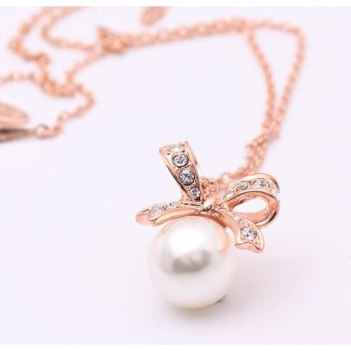 Imitation Pearl Pendant Necklace for Women Fashion Bow Tie Pendant Necklaces Ladies Statement Pendant Chain Gifts