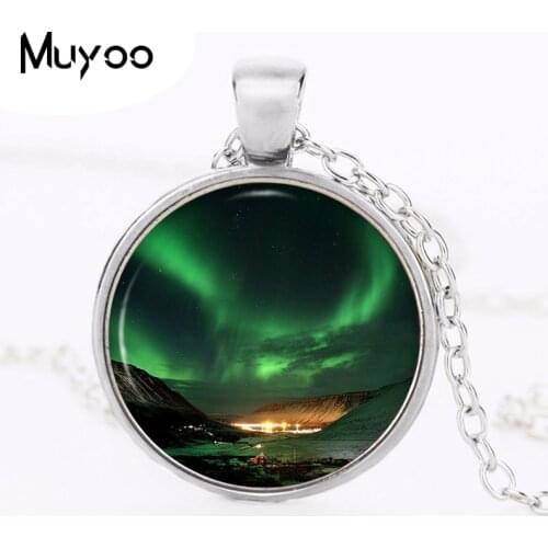 Northern Lights Pendant Necklace Space Nebula Aurora Borealis Green Photo Charm Handmade Vintage Necklace Women Jewelry HZ1