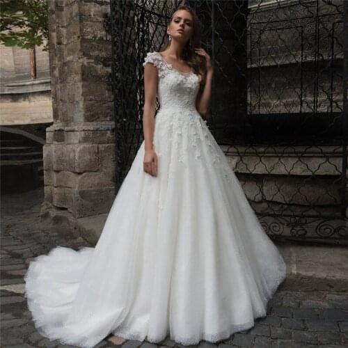 Modest Scoop Neck Short Sleeves Tulle Wedding Dresses A-Line Backless Sexy Ladies Bridal Gowns Lace Applique Flowers Adorned