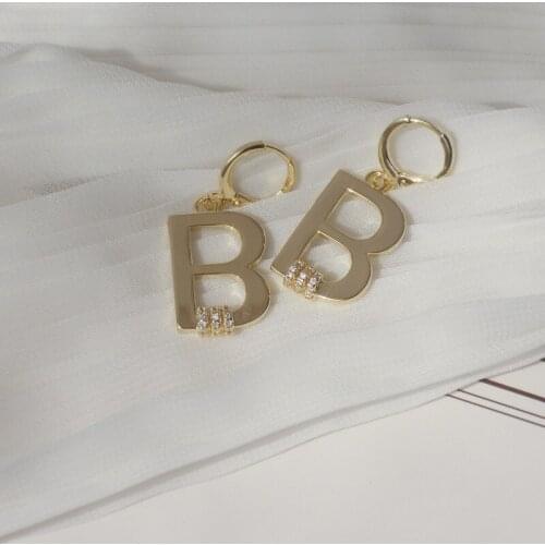 1Pair New Fashion Exquisite Micro-inlaid Zircon Earrings Letter B Design Punk Earrings Female Simple Ear Buckle Catwalk Earring