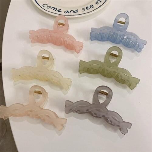 AOMU Retro Exaggerated Colourful Hair Clips Acrylic Geometric Irregular Translucent Frosted Hair Claw for Women Accessories
