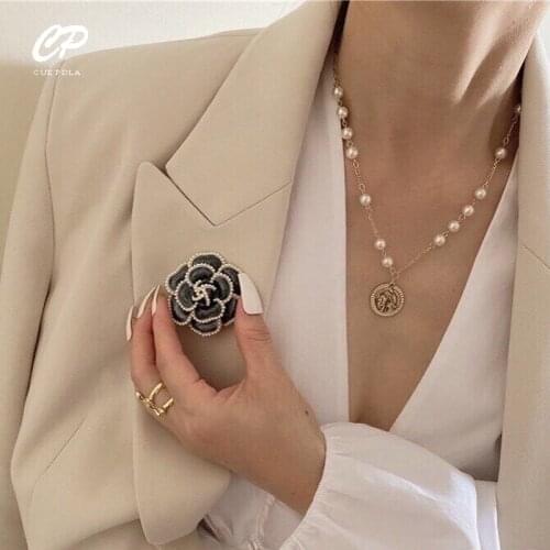 Luxury Design Pearl Camellia Flower Brooches for Women Enamel Pin Elegant Lapel Pins Badge Corsage Accessories