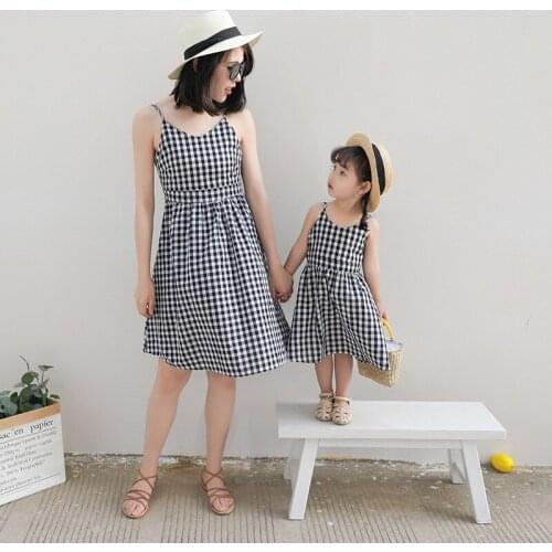 2018 Summer Fashion New Mother and Daughter Dress Family Lovely Strapless Plaid Dress Girl Party Holiday Dress Family Clothing