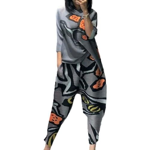 HOT SELING new Style o-neck T-shirt in the fold Harem pants geometry print two-piece outfit IN STOCK