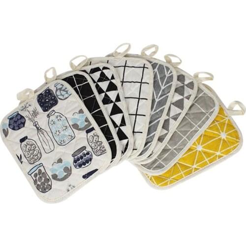 Insulation pads, heat-insulating gloves, kitchen anti-scald bowl pads, fabric multi-function placemats, dual-use