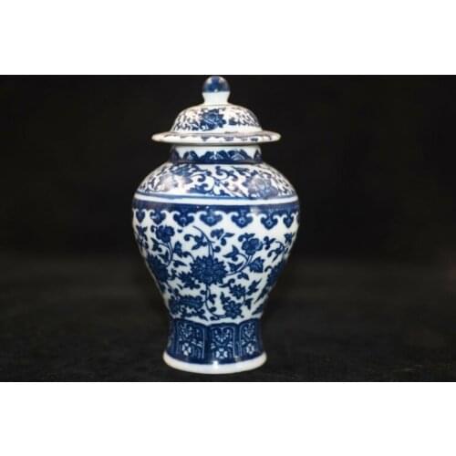 Exquisite Chinese Old Hand-painted blue and white porcelain vases Qianlong Mark