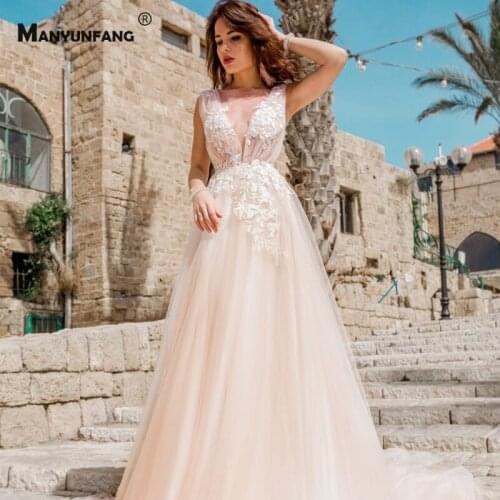 Luxury Deep V-Neck Embroidery Appliques Tulle Backless Bridal Ball Gown Custom Made Sleeveless Chapel Train Wedding Dress